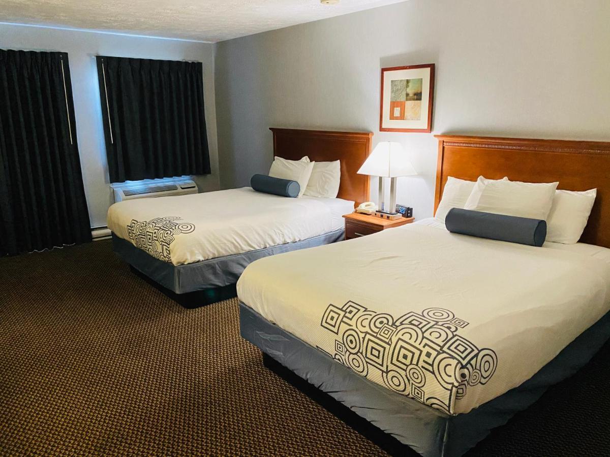 Fleetwood Inn Suites シボイガン エクステリア 写真